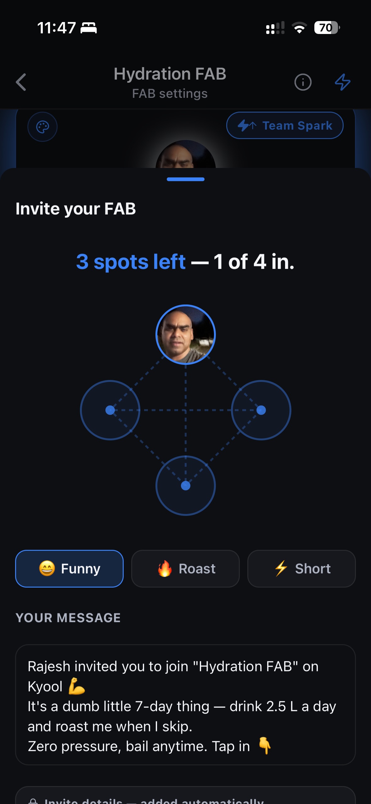 Kyool Invite your FAB sheet: 3 spots left, 1 of 4 in, a diagram of filled and open seats, tone options Funny, Roast and Short, and a pre-written invite message
